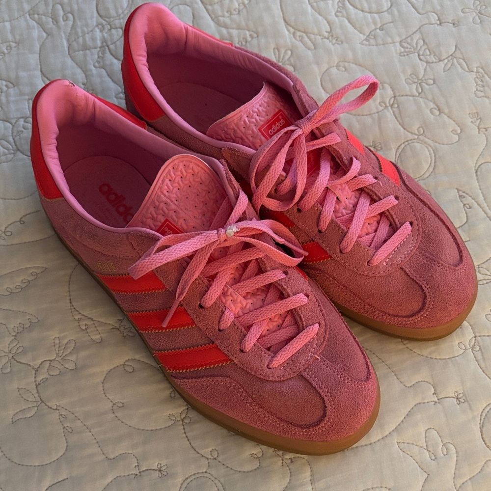 NWOT Adidas Gazelle Sneaker, size 8.5 women’s